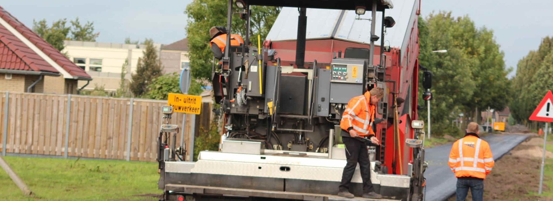 Aanbrengen definitieve asfaltlaag van Andelweg Staphorst