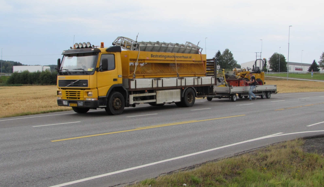 Aanvoer Roadprinter voor machinaal straten in Trondheim Noorwegen