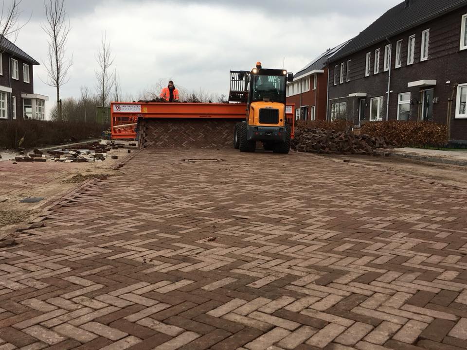 Machinaal bestraten met Roadprinter Rouveen West