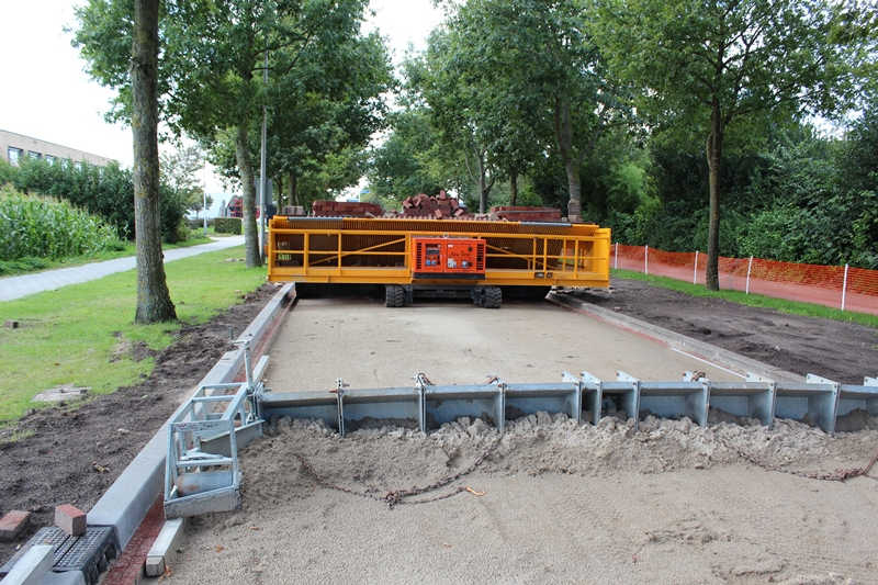 Machinaal bestraten met afreibak en roadprinter