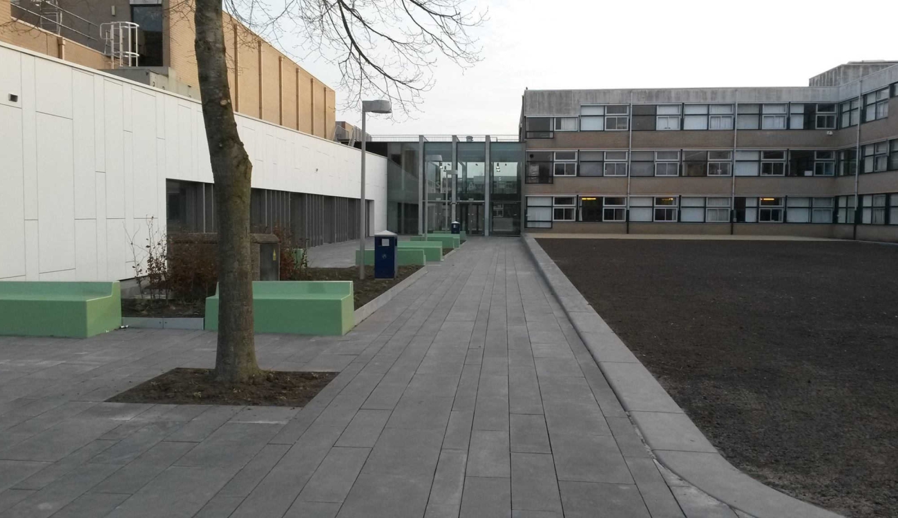 Nieuwe entree Hogeschool Windesheim Zwolle na herinrichting