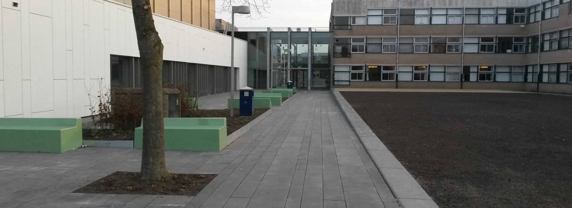 Nieuwe entree Hogeschool Windesheim Zwolle na herinrichting