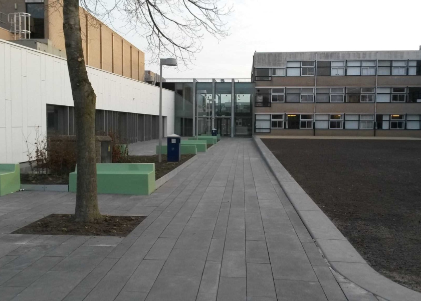 Nieuwe entree Hogeschool Windesheim Zwolle na herinrichting