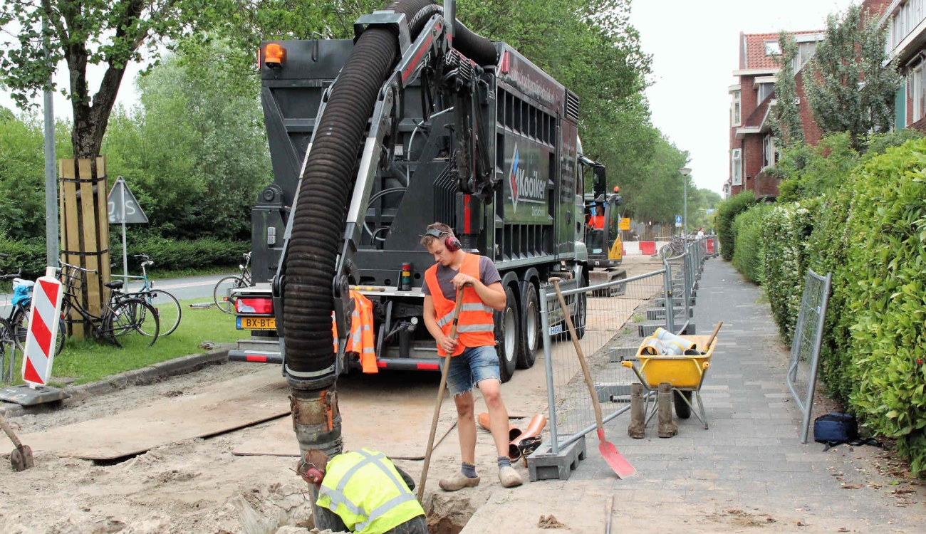 Uitgraven rioleringsbuizen