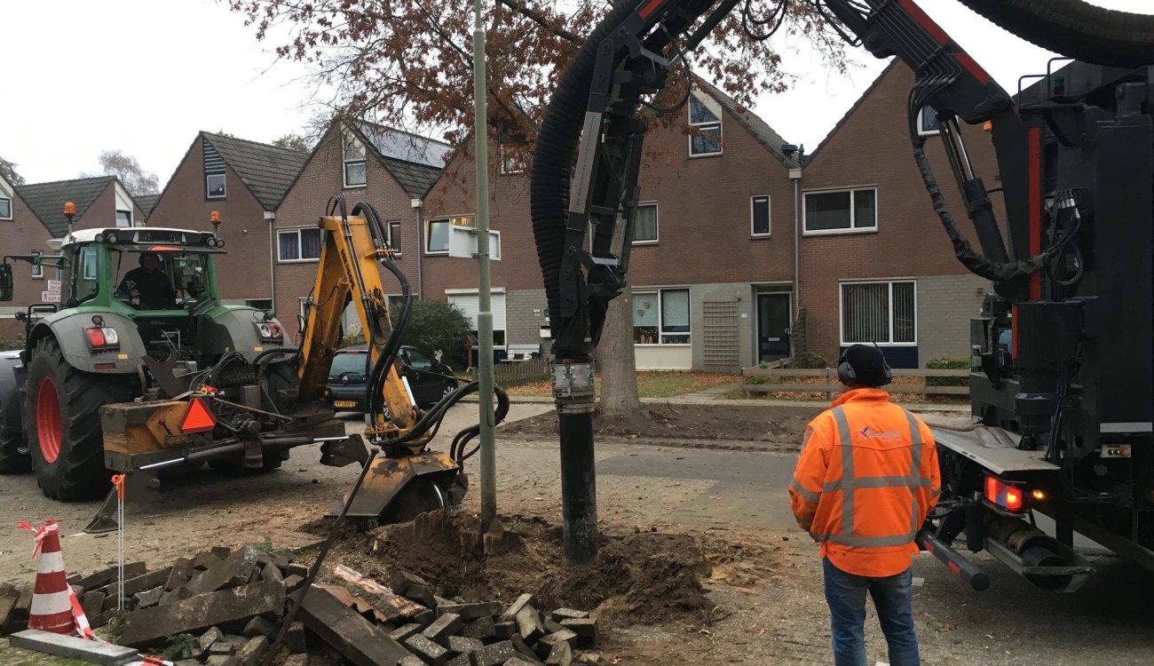 Verwijderen boomstobben en vrijzuigen kabels Gemeente Emmen