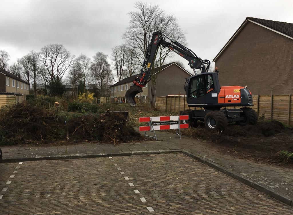Verwijderen groen en boomstobben herinrichting Staphorst Zuid