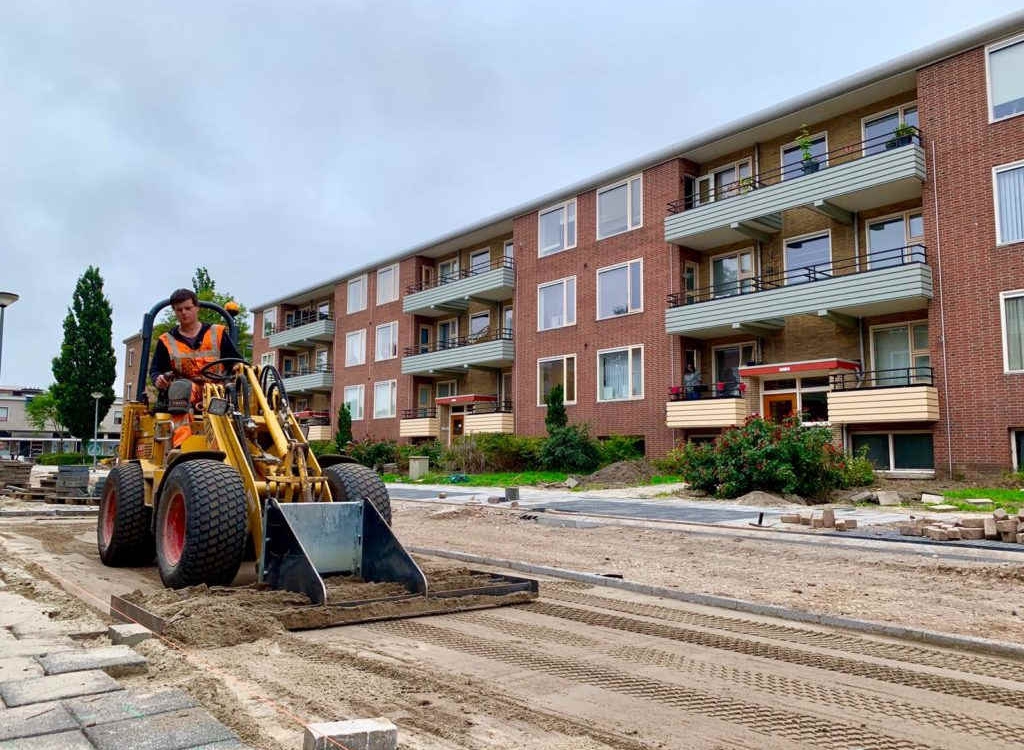 Vlakmaken zandbed voor bestrating Kostverloren Groningen