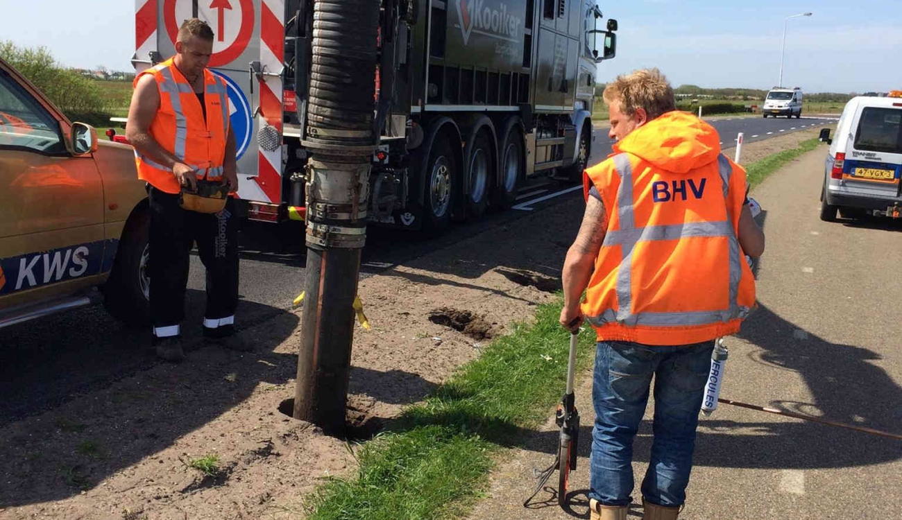 Zuigen van paalgaten reconstructie Verbindingsweg Ameland